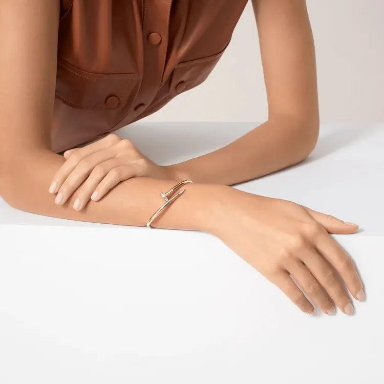Bratara Stil Cui placata cu aur de 18k
