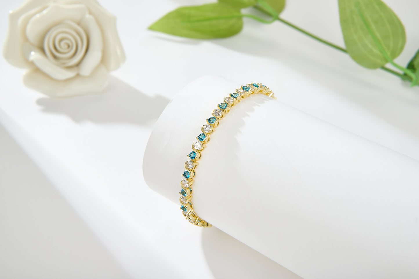 Bratara Tennis Serenity cu cristale cubic zirconia placata cu aur 14k