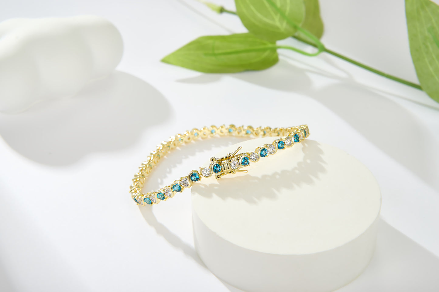 Bratara Tennis Serenity cu cristale cubic zirconia placata cu aur 14k