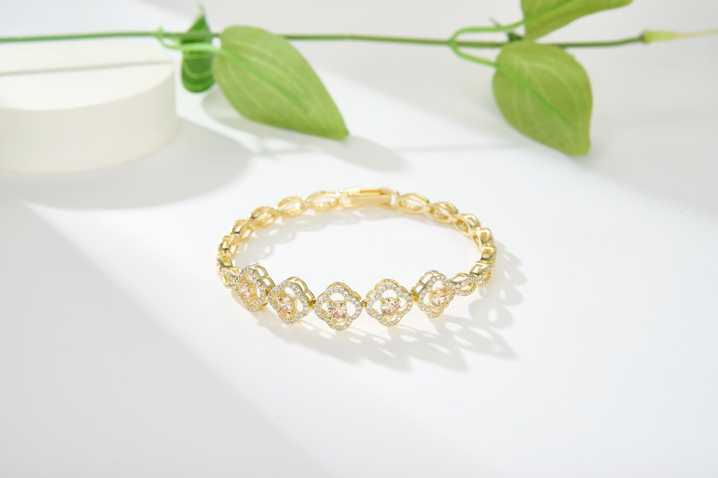 Bratara Gleam cu cristale cubic zirconia placata cu aur 14k