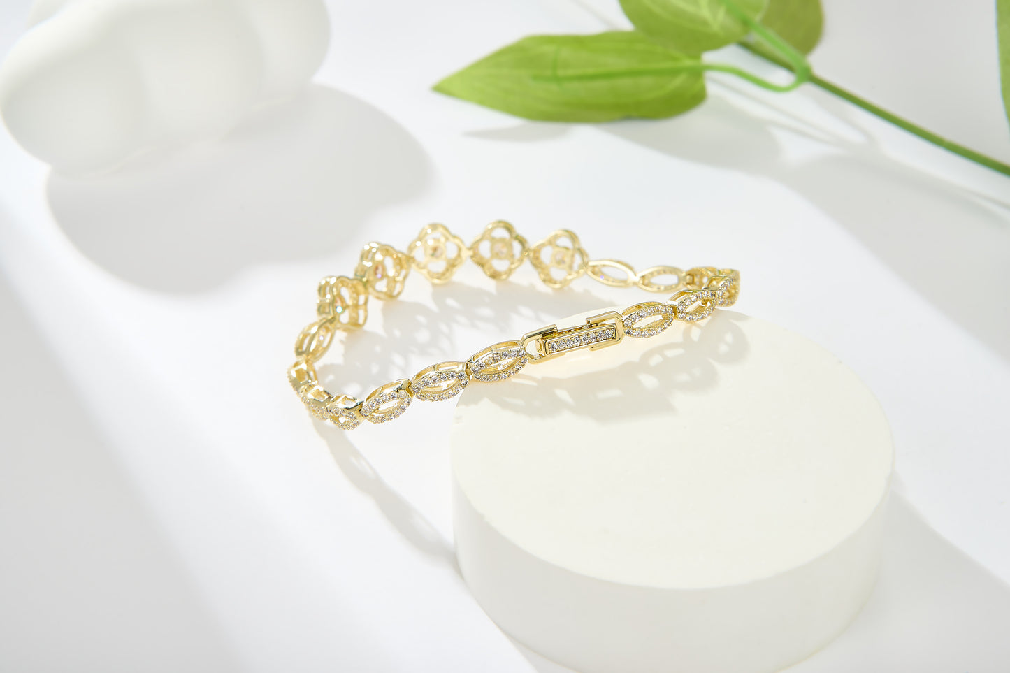 Bratara Gleam cu cristale cubic zirconia placata cu aur 14k