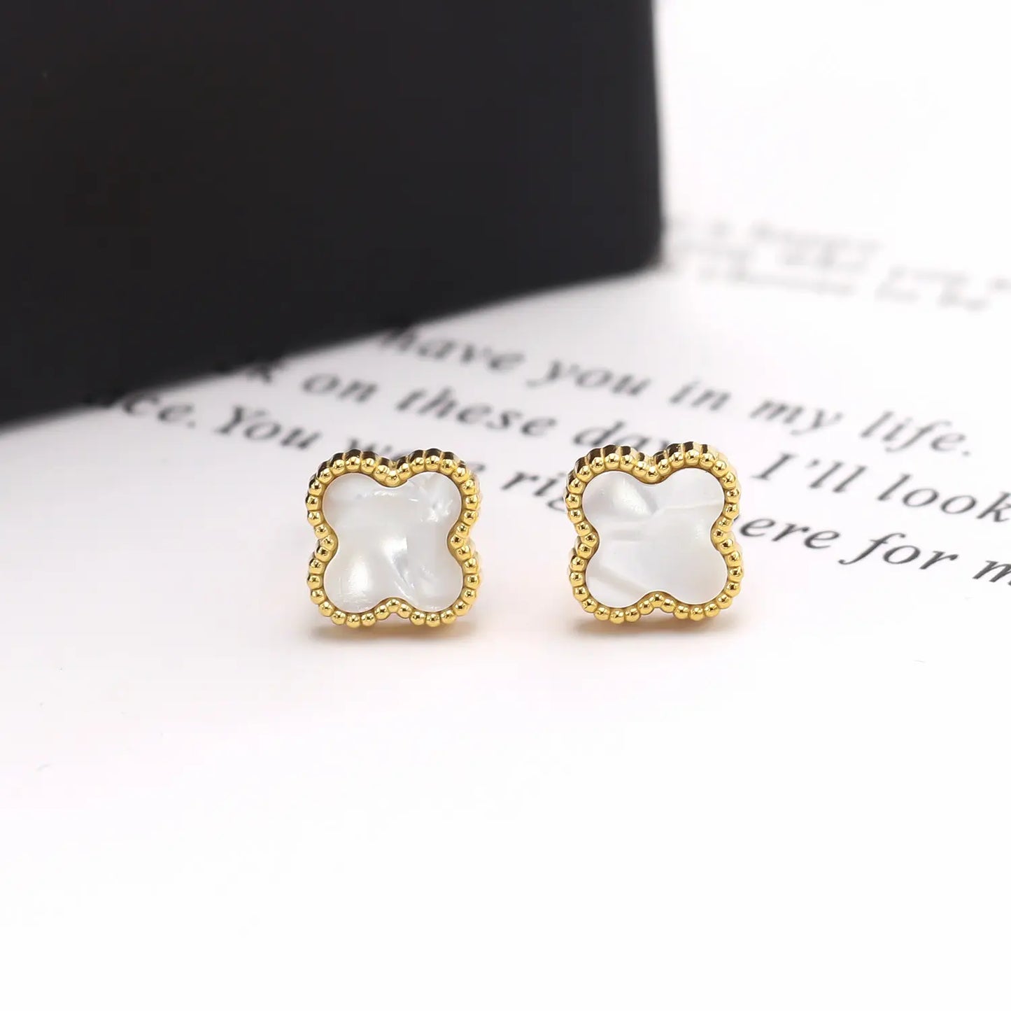 Cercei Clover Pearl placati cu aur de 18k