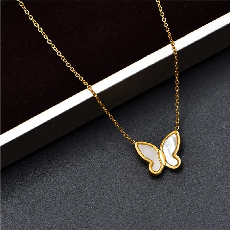 Lantic Butterfly Pearl placat cu aur de 18k