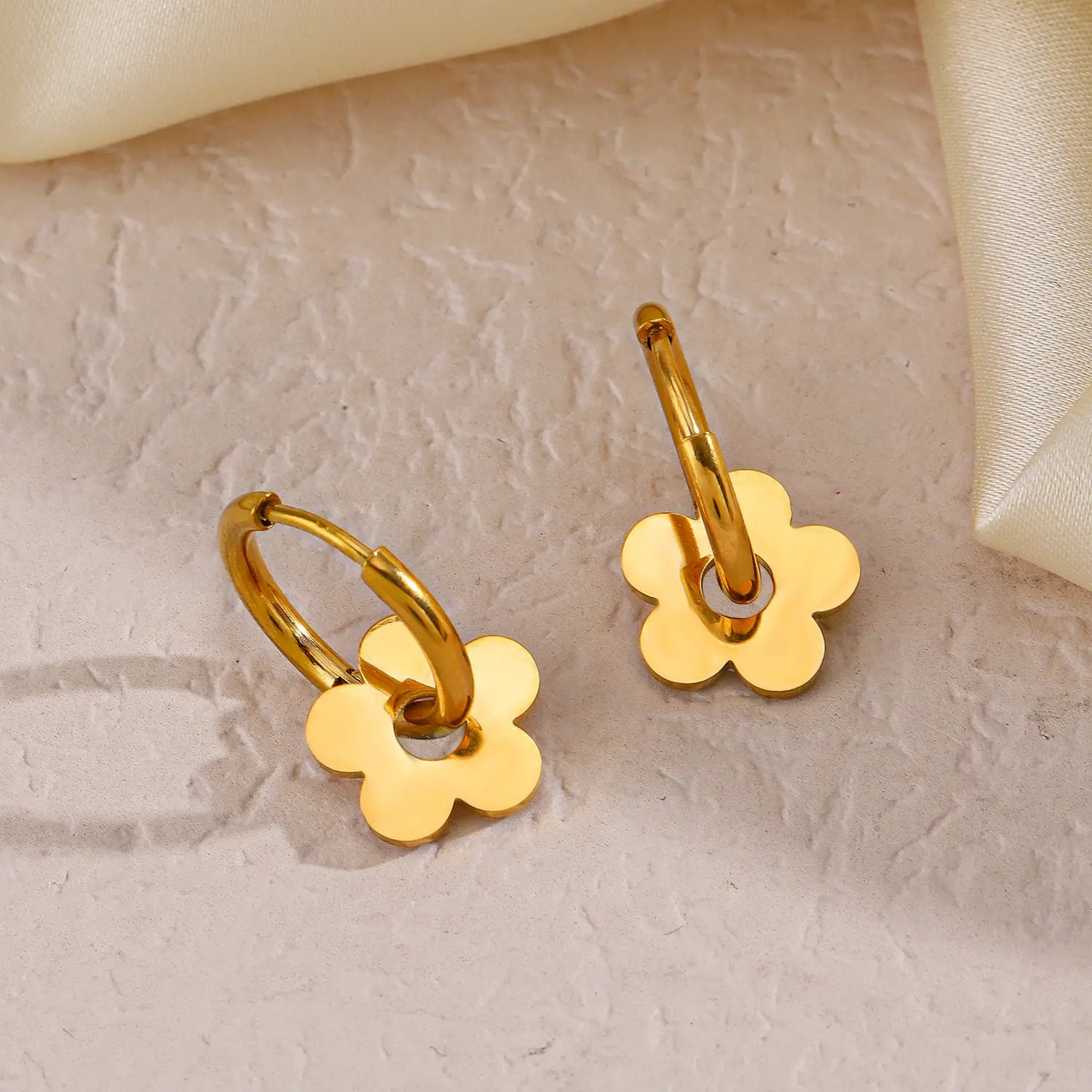 Cercei Flower placati cu aur de 18k