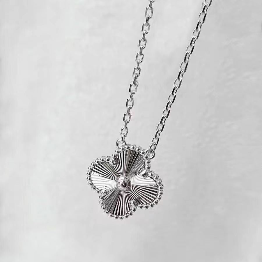 Lantic Clover Silver placat cu aur de 18k
