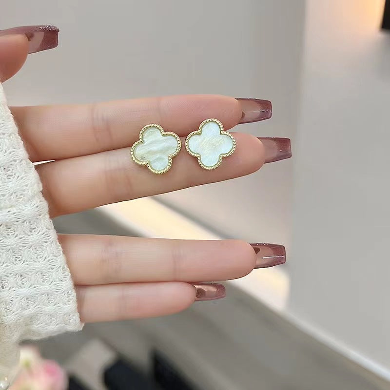 Cercei Clover Pearl placati cu aur de 18k